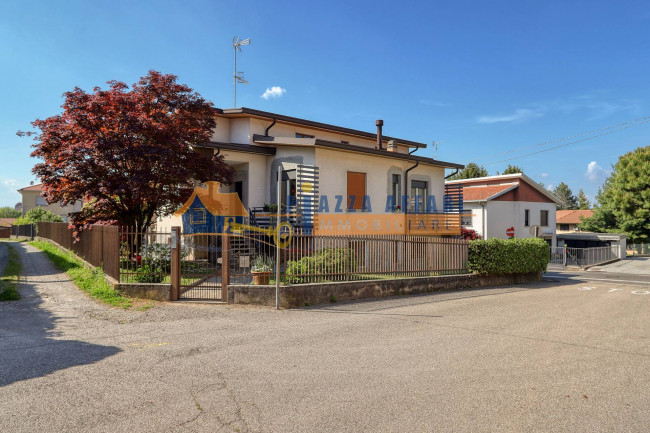 Villa in vendita a Solbiate Arno