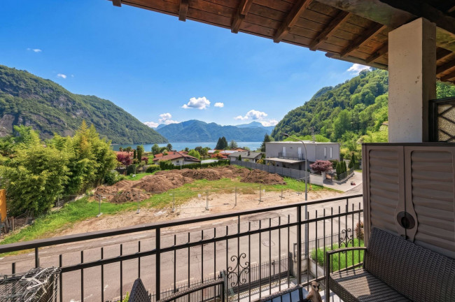 Appartamento in vendita a Lavena Ponte Tresa