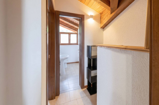 Appartamento in vendita a Lavena Ponte Tresa