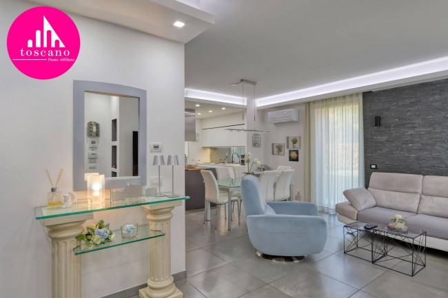 Villa Bifamigliare in vendita a Brusimpiano