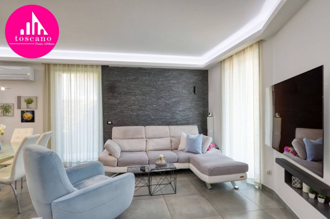 Villa Bifamigliare in vendita a Brusimpiano