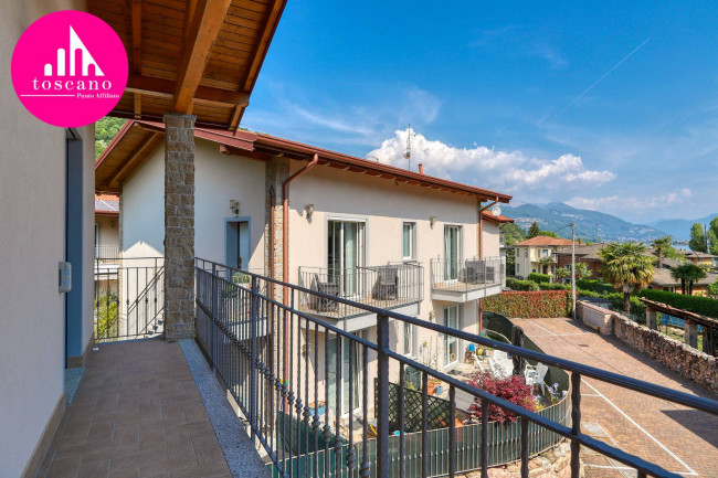 Villa Bifamigliare in vendita a Brusimpiano