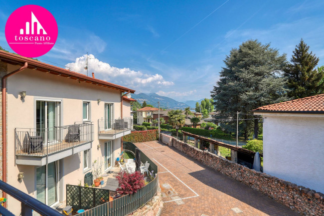 Villa Bifamigliare in vendita a Brusimpiano