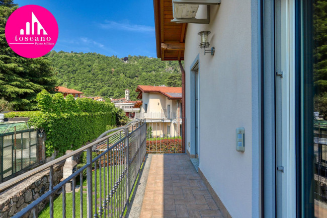 Villa Bifamigliare in vendita a Brusimpiano