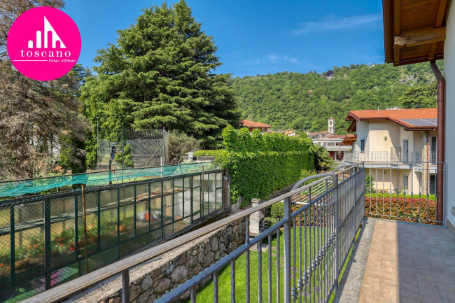 Villa Bifamigliare in vendita a Brusimpiano