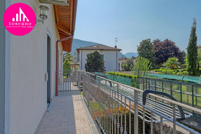 Villa Bifamigliare in vendita a Brusimpiano