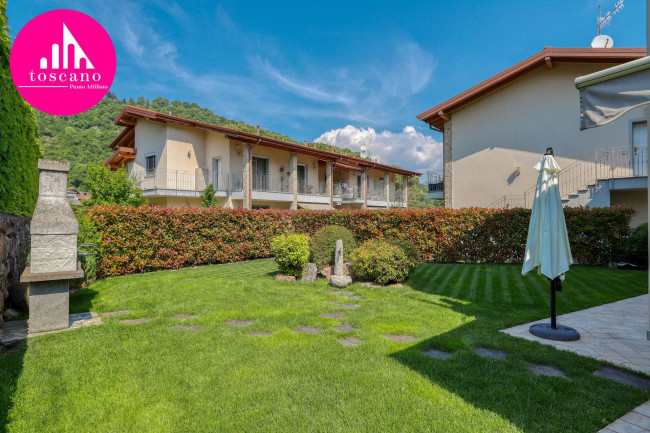 Villa Bifamigliare in vendita a Brusimpiano