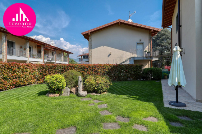 Villa Bifamigliare in vendita a Brusimpiano