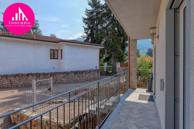 Villa Bifamigliare in vendita a Brusimpiano