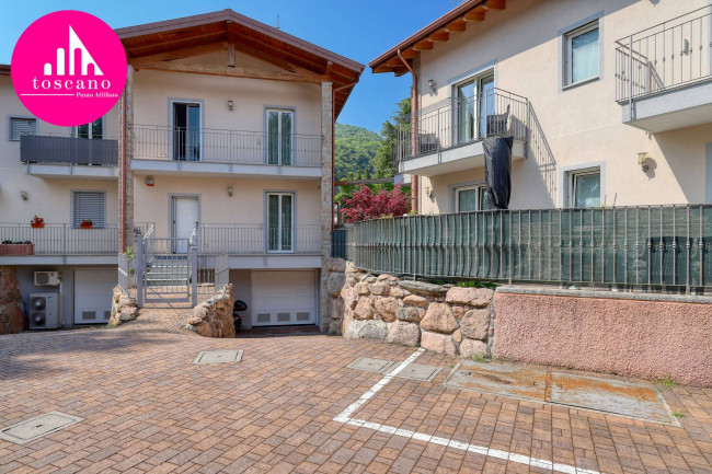 Villa Bifamigliare in vendita a Brusimpiano