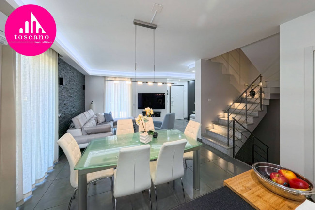 Villa Bifamigliare in vendita a Brusimpiano