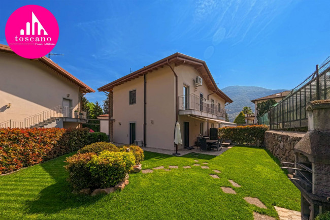 Villa Bifamigliare in vendita a Brusimpiano
