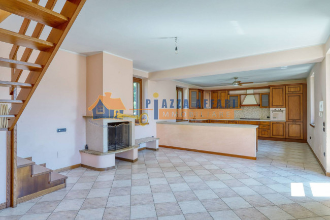 Porzione di Casa Terra / Cielo in vendita a Carnago