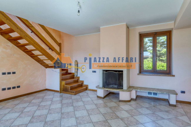 Porzione di Casa Terra / Cielo in vendita a Carnago