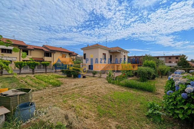 Casa singola in vendita a Carnago
