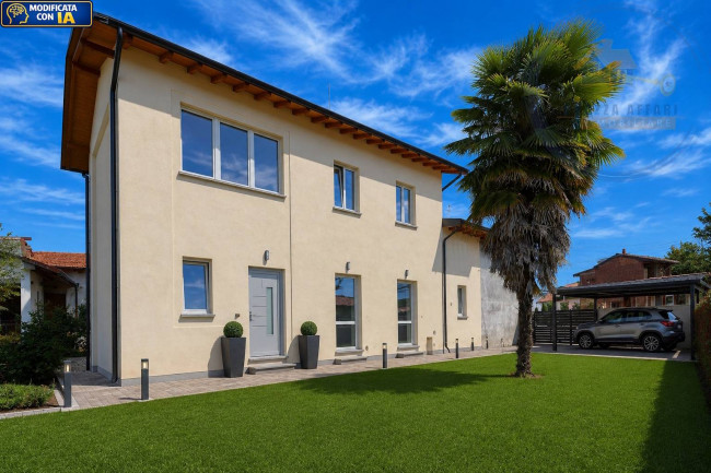 Porzione di Casa Terra / Cielo in vendita a Carnago