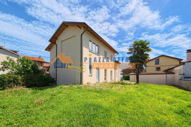 Porzione di Casa Terra / Cielo in vendita a Carnago