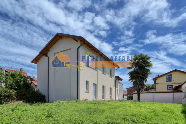 Porzione di Casa Terra / Cielo in vendita a Carnago