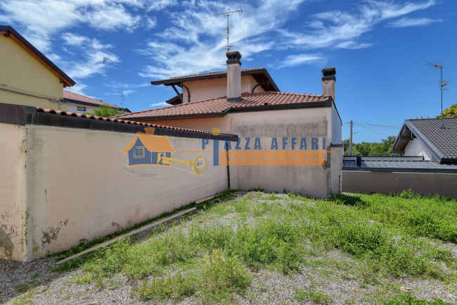 Porzione di Casa Terra / Cielo in vendita a Carnago