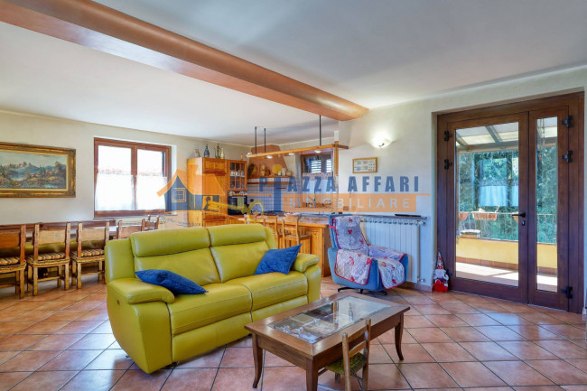 Villa in vendita a Cavaria con Premezzo