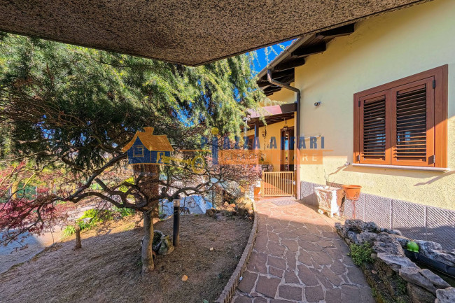 Villa in vendita a Cavaria con Premezzo