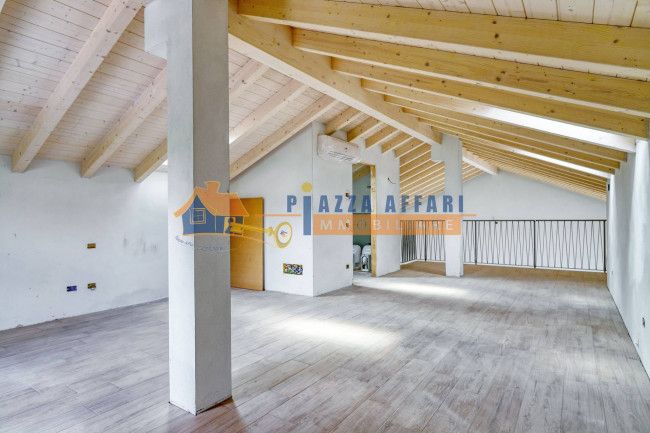 Villa in vendita a Daverio