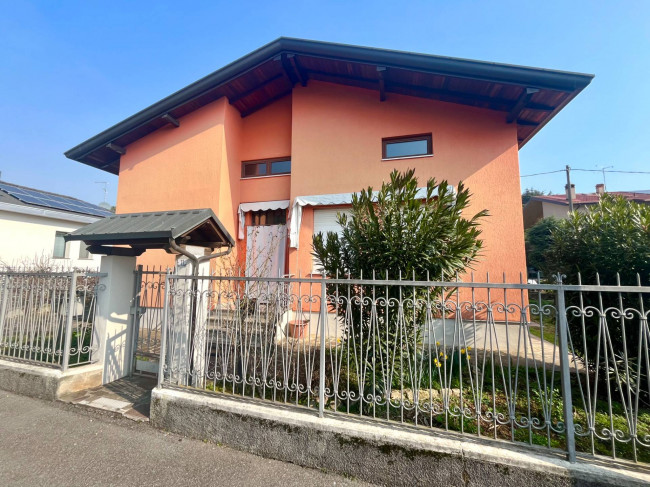 Casa singola in vendita a Azzano San Paolo