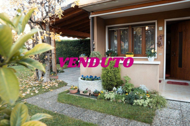 Corner villa