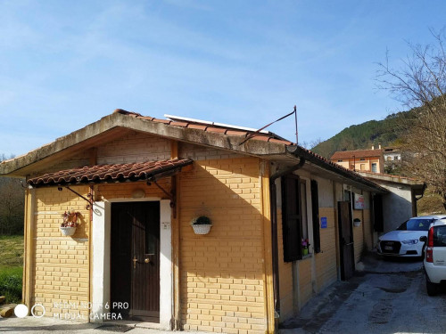 Locale commerciale in Vendita a Genga