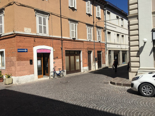 Locale commerciale in Affitto a Fabriano