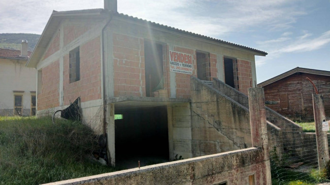 Casa indipendente in vendita a Campodonico, Fabriano (AN)