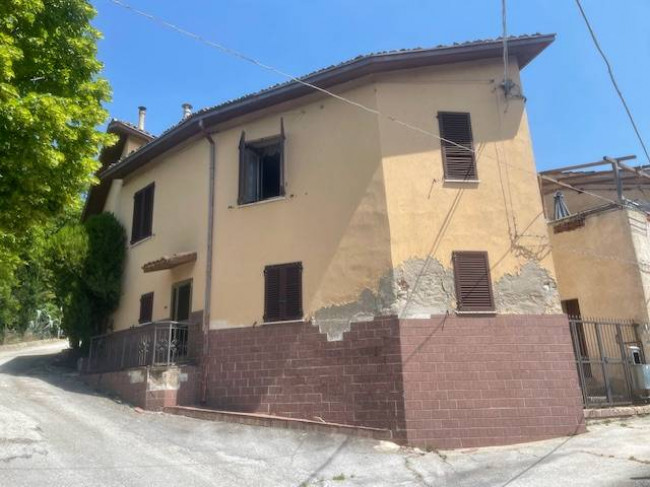 Ingresso autonomo in Vendita a Genga