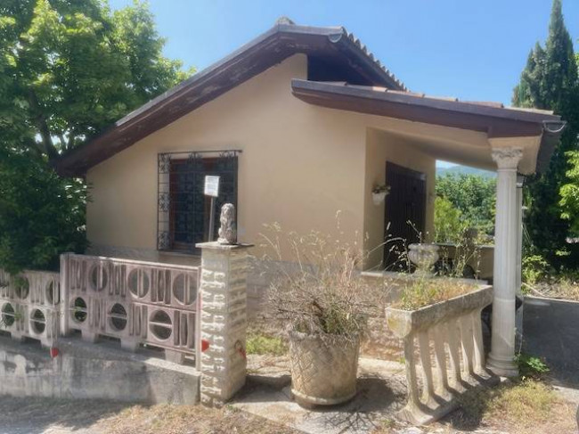 Ingresso autonomo in Vendita a Genga