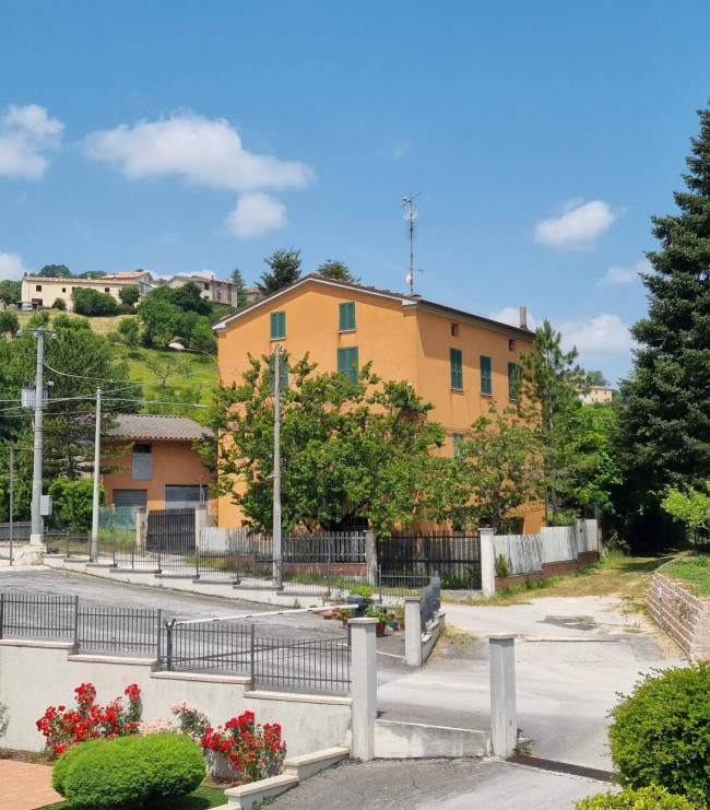 Casa singola in Vendita a Genga