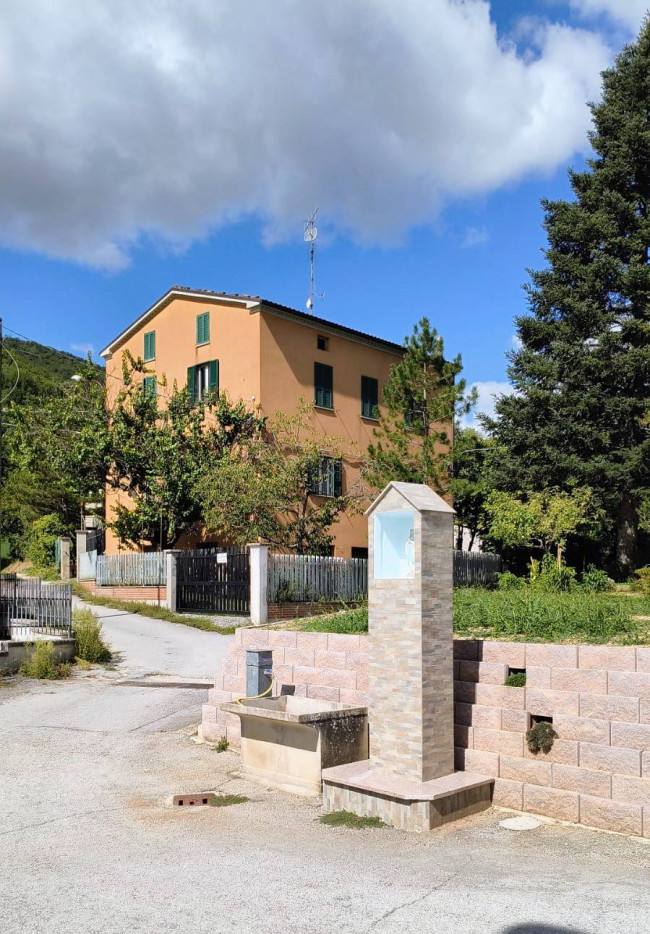 Casa singola in Vendita a Genga