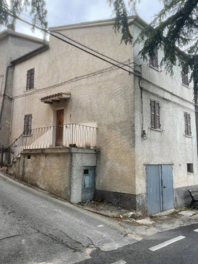 Ingresso autonomo in Vendita a Fabriano