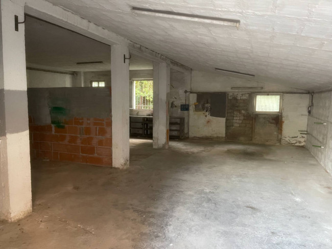 Box o garage in Vendita a Fabriano