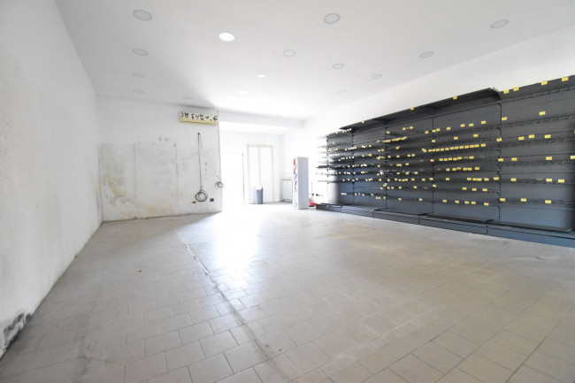 Locale commerciale in affitto/vendita a Settimo Torinese