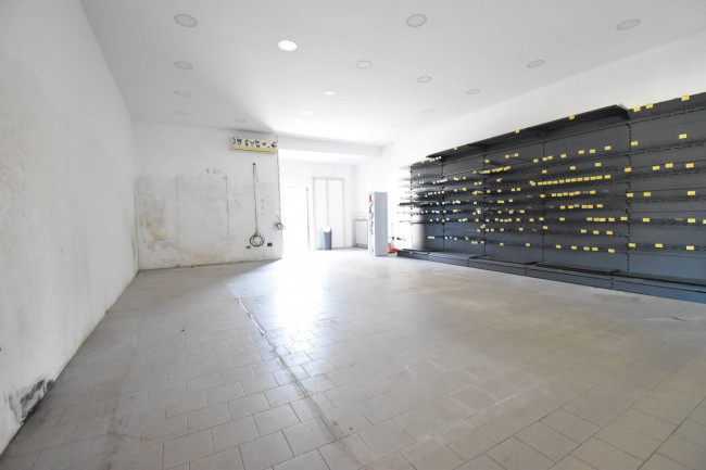 Locale commerciale in affitto/vendita a Settimo Torinese