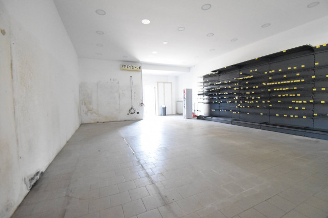 Locale commerciale in affitto/vendita a Settimo Torinese