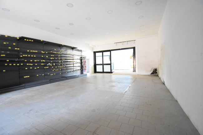 Locale commerciale in affitto/vendita a Settimo Torinese