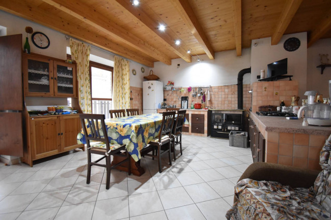 Stabile in vendita a Chiomonte