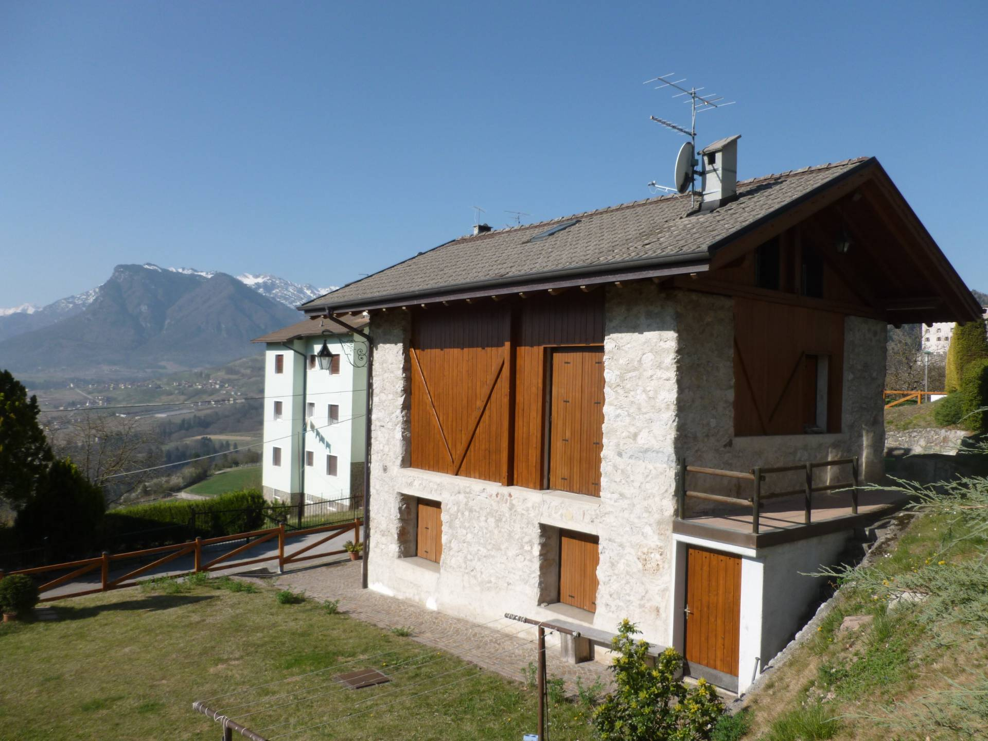 Foto villa indipendente in vendita a Tione di Trento (Trento)
