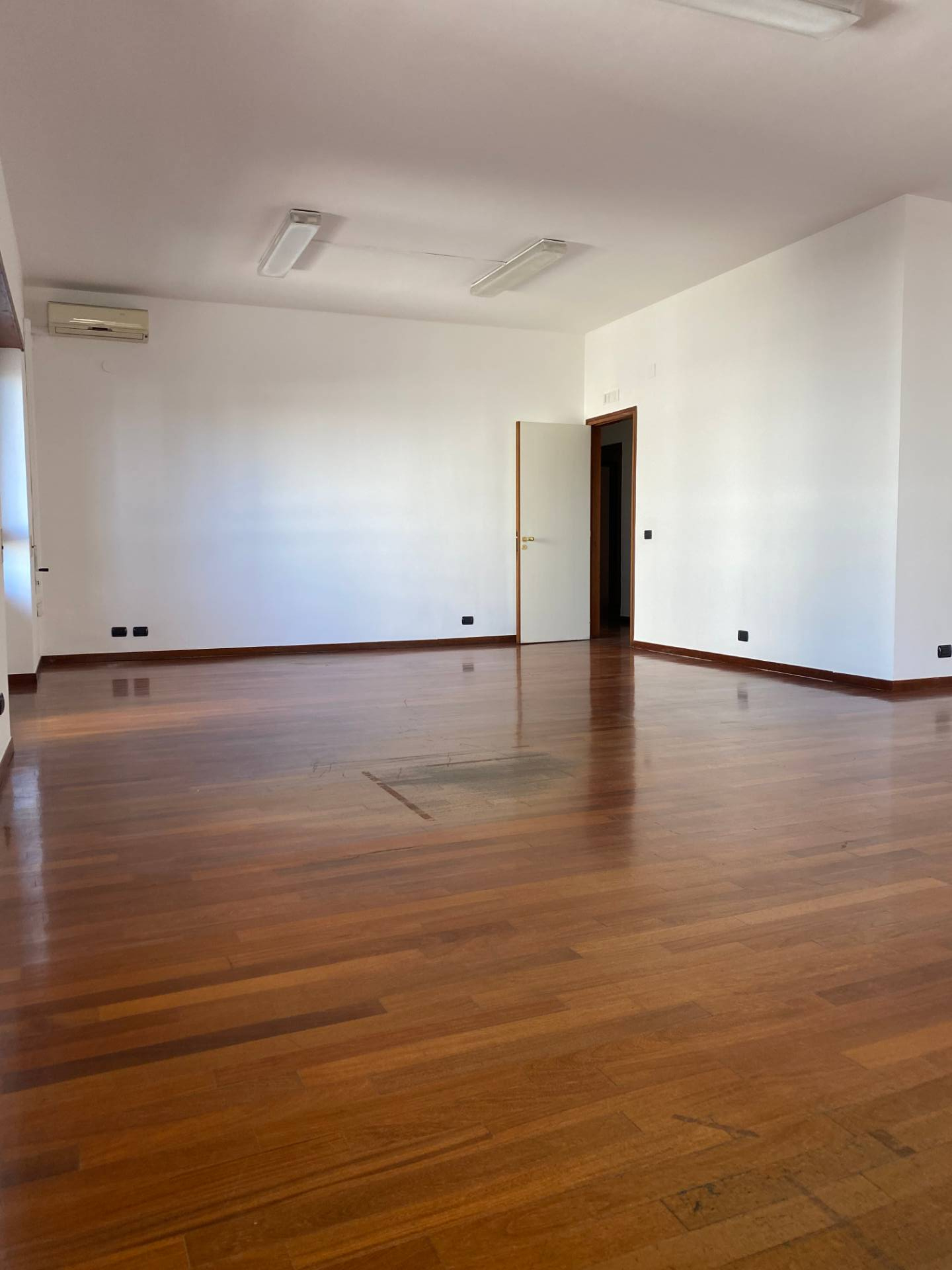 Ufficio - Loc.Com. TARANTO affitto  Borgo  GOLDEN CASA IMMOBILIARE SAS