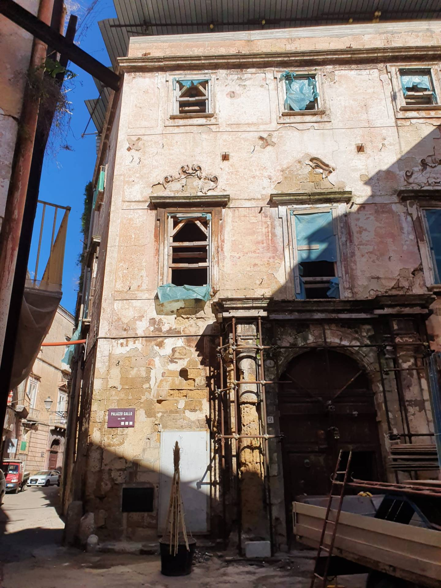 Stabile intero - Palazzo TARANTO vendita  Isola Porta Napoli  GOLDEN CASA IMMOBILIARE SAS