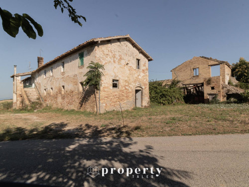 Farmhouse for Sale in Monteprandone