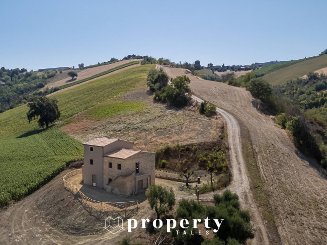 Farmhouse for Sale in Ripatransone