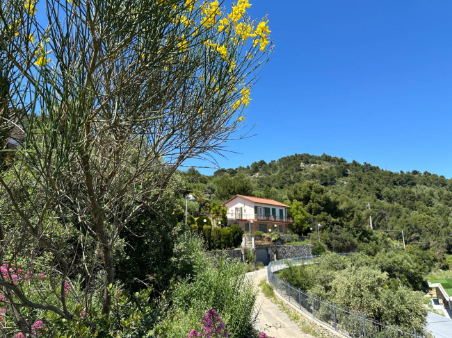 Villa in vendita a Cervo (IM)