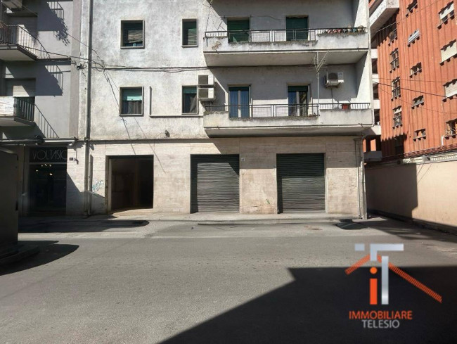 Locale commerciale in Vendita a Cosenza