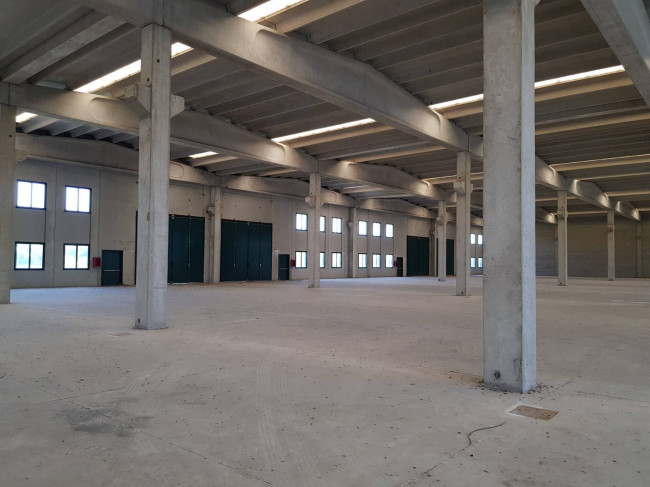 Capannone in Vendita a Fara Gera d'Adda